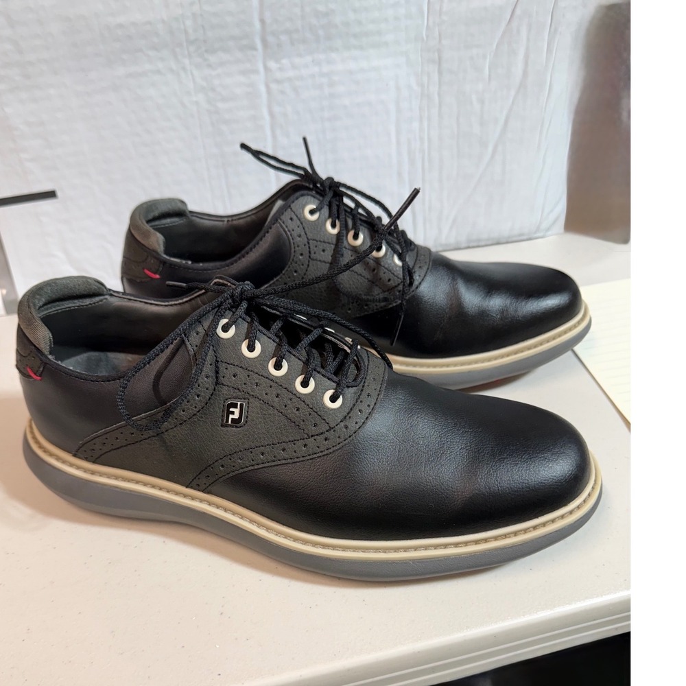 FootJoy Mens 9.5 Black Leather Saddle Golf Shoe 57904 Traditional Cleated Sporty